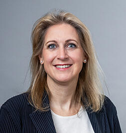  Mag. (FH) Martina  Entner